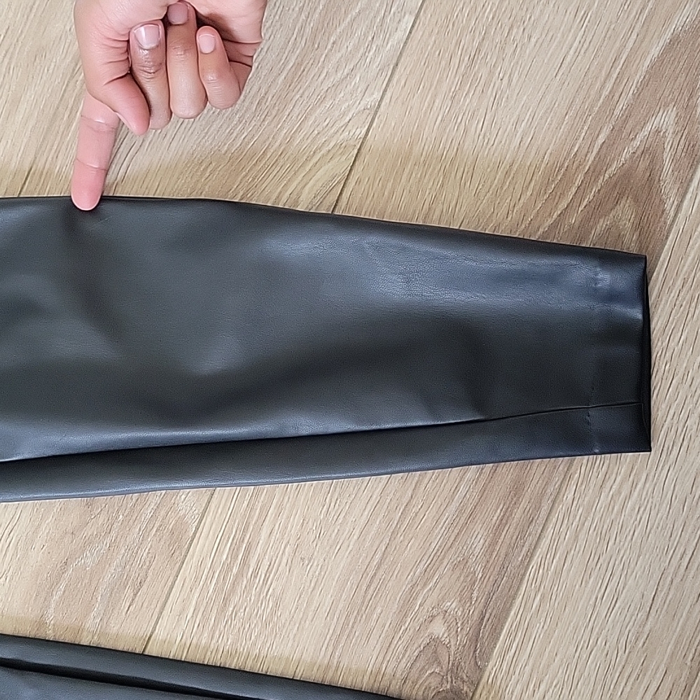 Reitmans Faux Leather pants size petite 4 - Picture 15 of 17